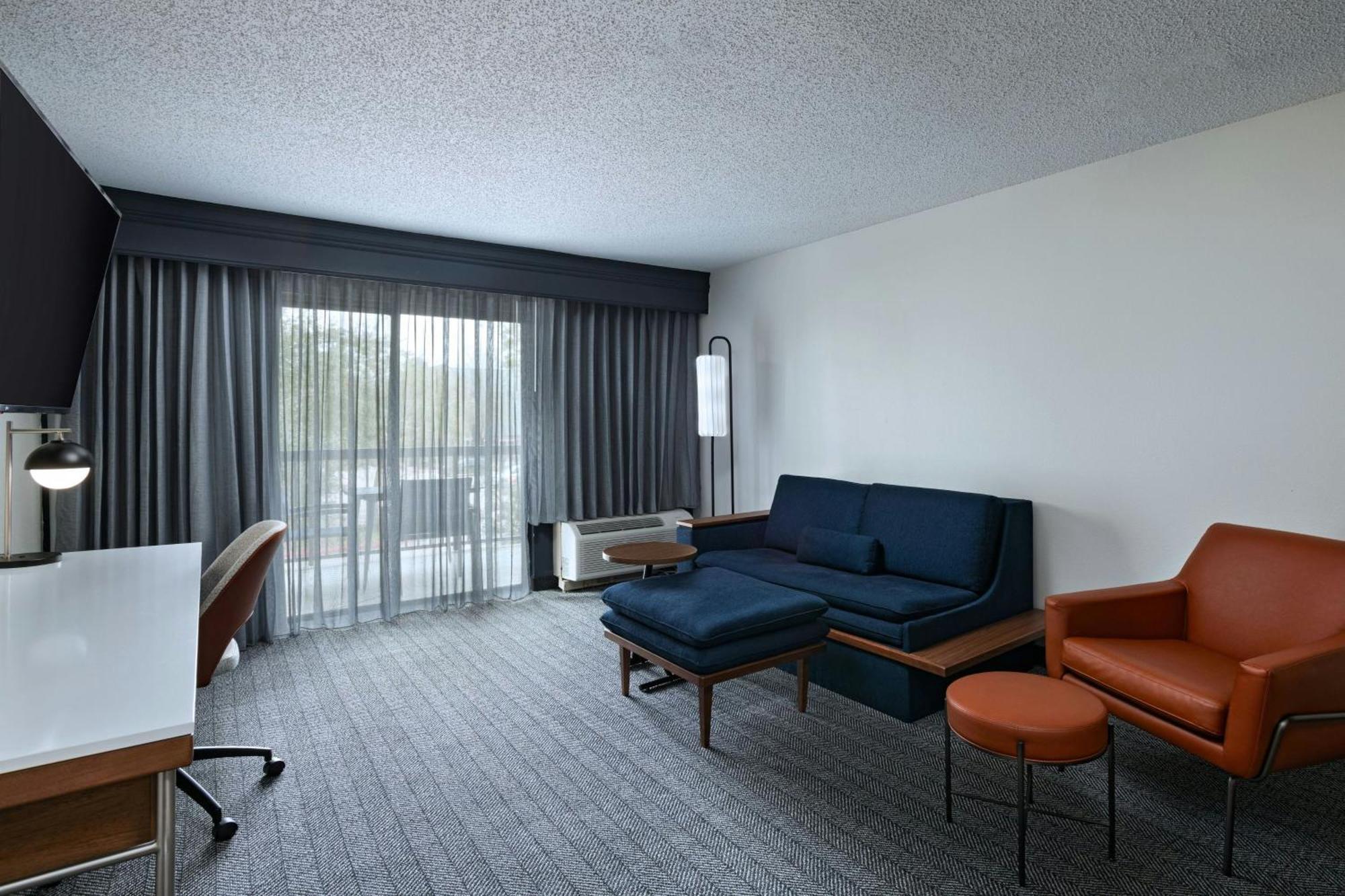 Отель Courtyard Houston Зе-Вудлендс Экстерьер фото